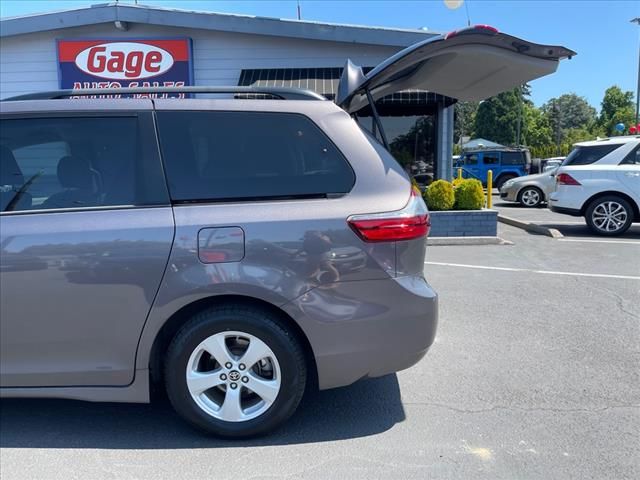 2020 Toyota Sienna LE