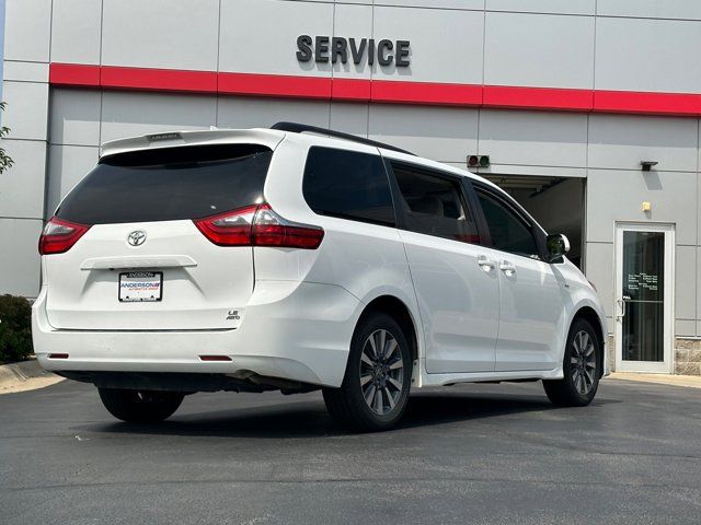 2020 Toyota Sienna LE