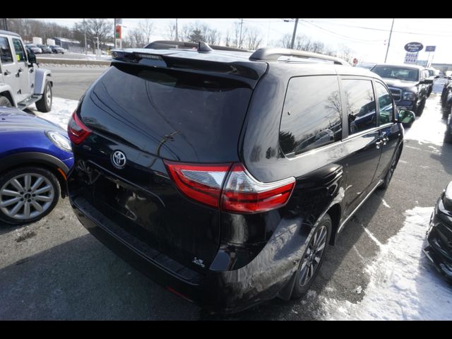 2020 Toyota Sienna LE