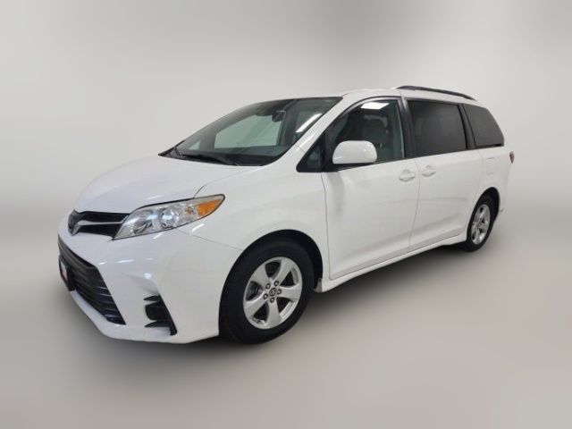 2020 Toyota Sienna LE Auto Access Seat