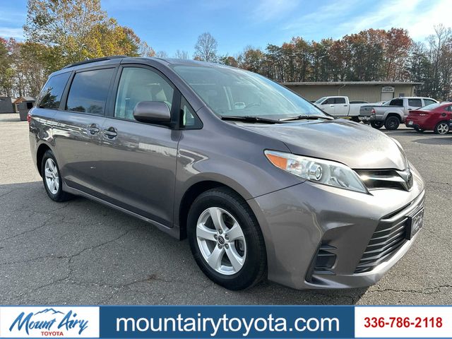 2020 Toyota Sienna LE Auto Access Seat