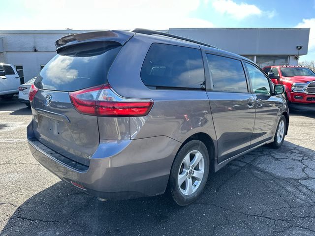 2020 Toyota Sienna LE Auto Access Seat