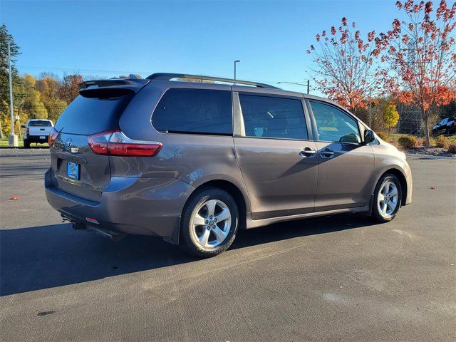 2020 Toyota Sienna LE