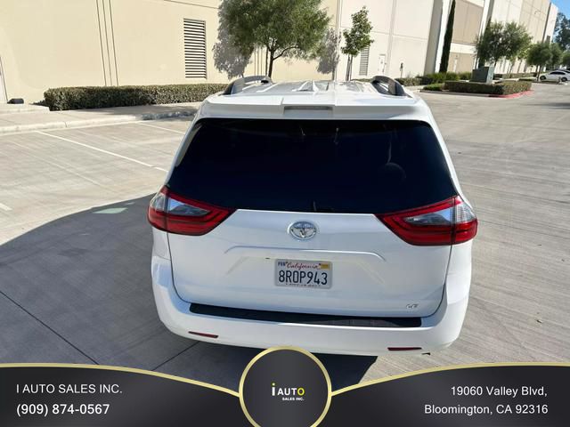 2020 Toyota Sienna LE