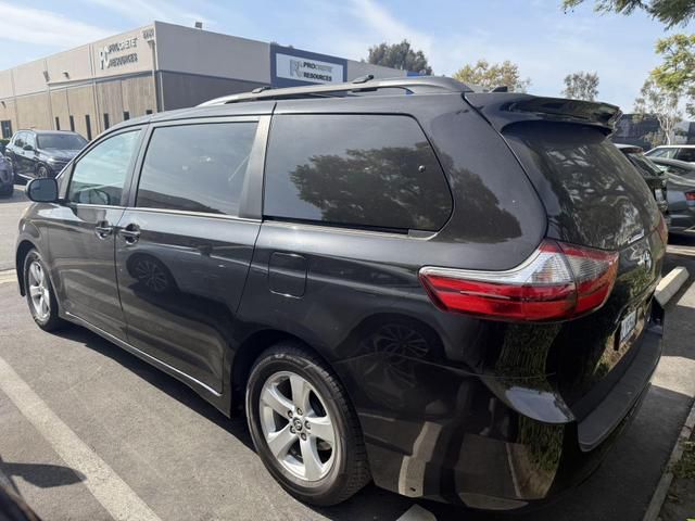 2020 Toyota Sienna LE