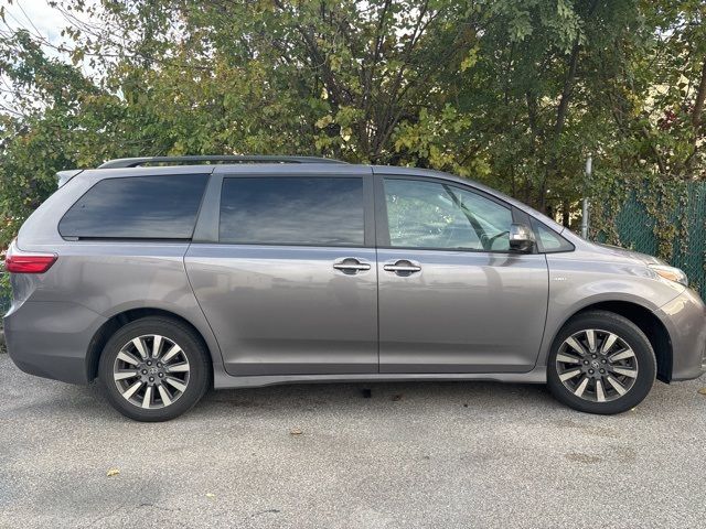 2020 Toyota Sienna 