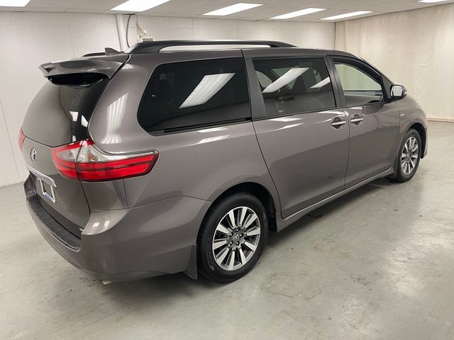 2020 Toyota Sienna 