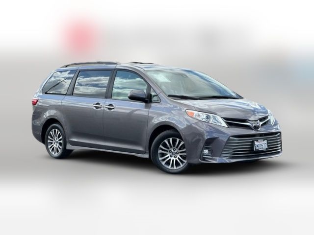 2020 Toyota Sienna XLE