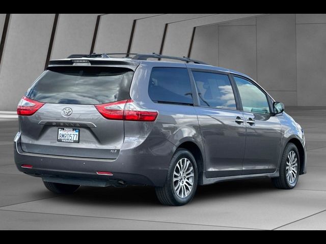 2020 Toyota Sienna XLE