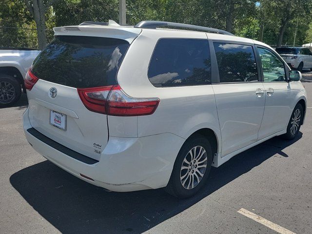 2020 Toyota Sienna XLE