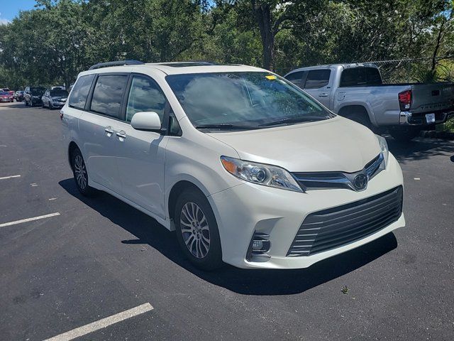 2020 Toyota Sienna XLE