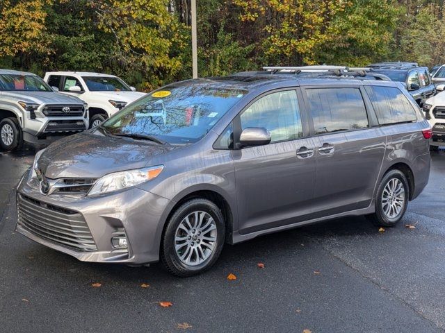 2020 Toyota Sienna XLE