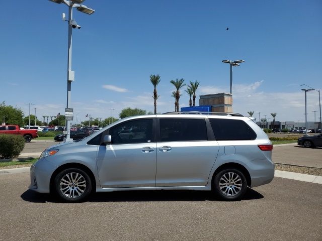 2020 Toyota Sienna XLE