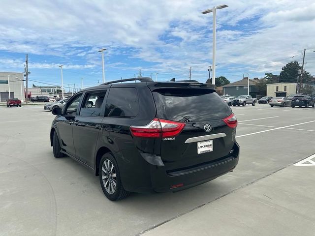 2020 Toyota Sienna XLE