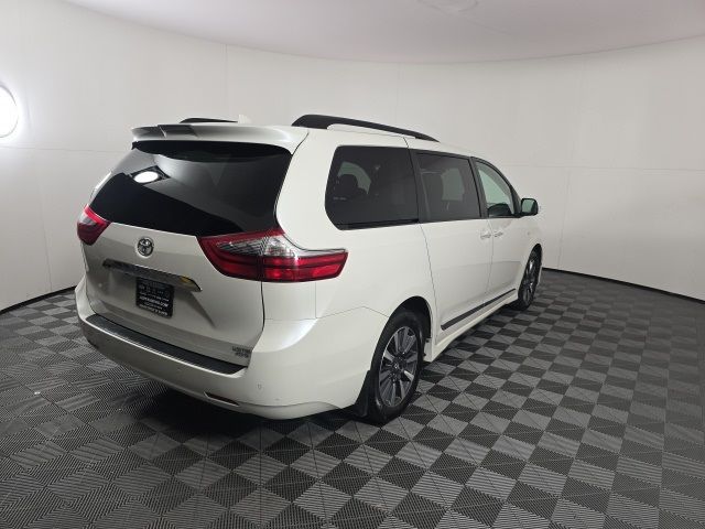 2020 Toyota Sienna XLE