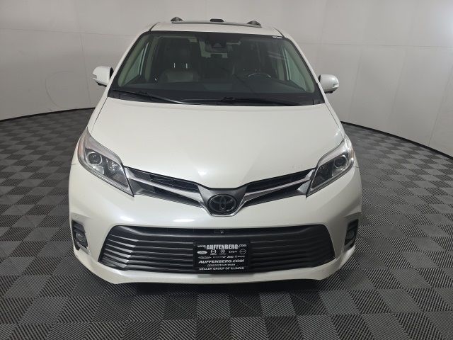 2020 Toyota Sienna XLE