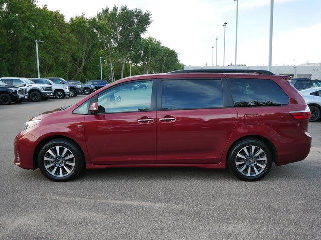 2020 Toyota Sienna XLE