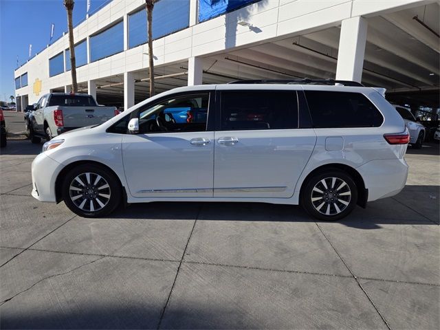 2020 Toyota Sienna XLE