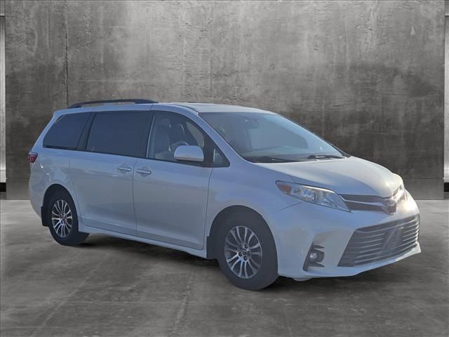 2020 Toyota Sienna XLE