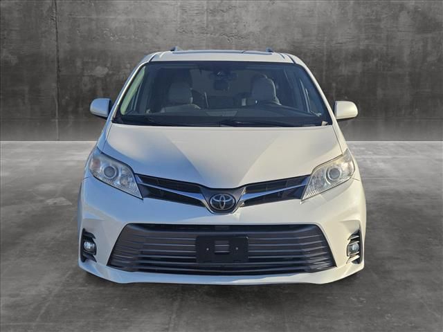 2020 Toyota Sienna XLE