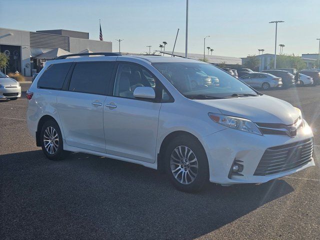 2020 Toyota Sienna XLE