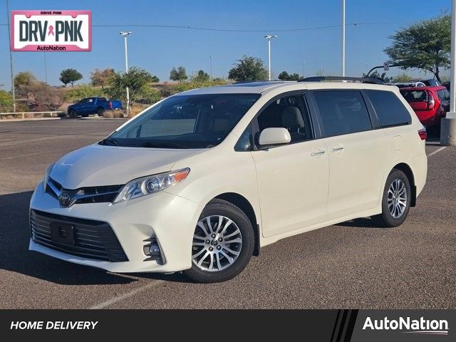 2020 Toyota Sienna XLE