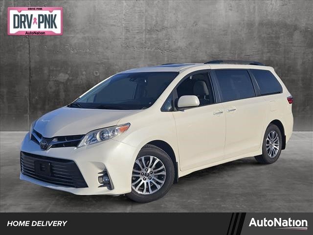 2020 Toyota Sienna XLE