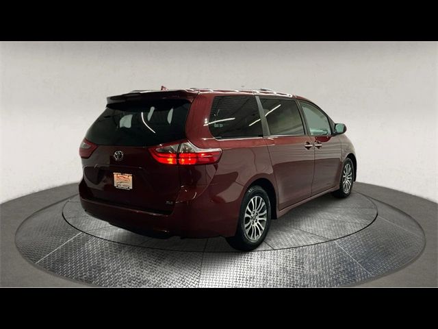 2020 Toyota Sienna XLE