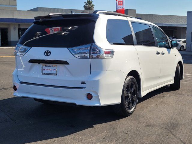 2020 Toyota Sienna SE