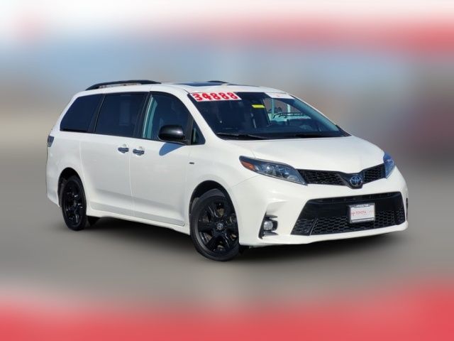 2020 Toyota Sienna SE