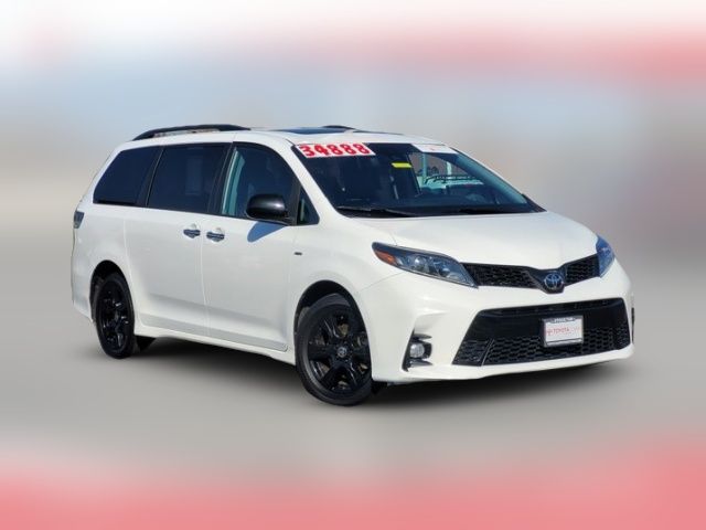 2020 Toyota Sienna SE