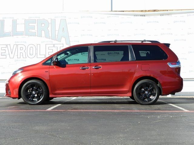 2020 Toyota Sienna SE