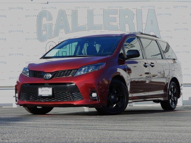 2020 Toyota Sienna SE