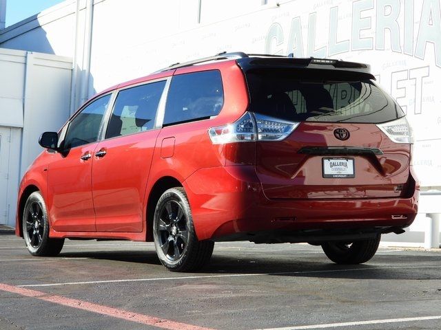 2020 Toyota Sienna SE