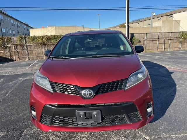 2020 Toyota Sienna SE