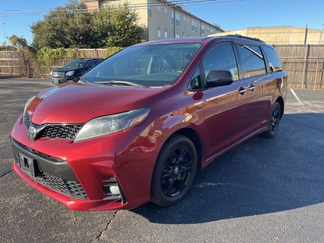 2020 Toyota Sienna SE