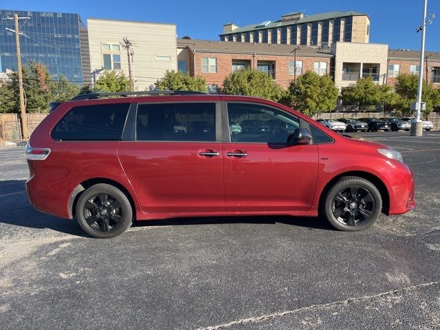 2020 Toyota Sienna SE