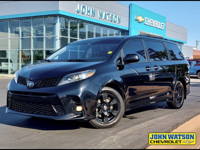 2020 Toyota Sienna SE