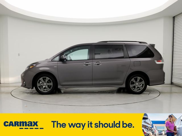 2020 Toyota Sienna SE