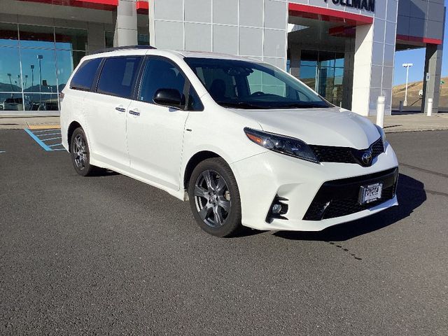 2020 Toyota Sienna SE Premium