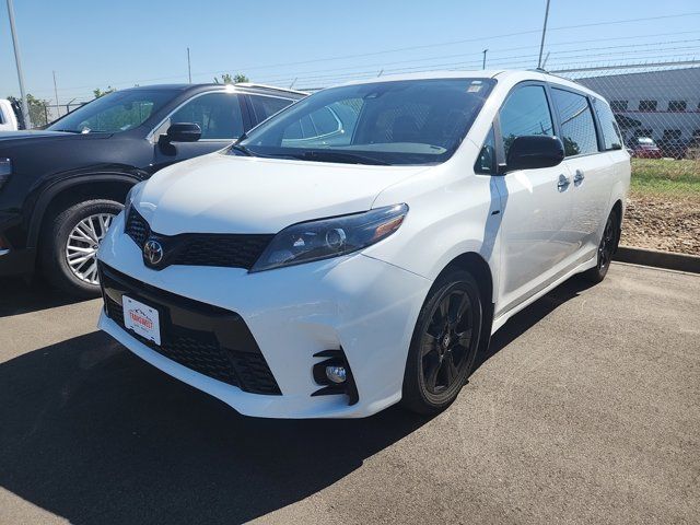 2020 Toyota Sienna SE