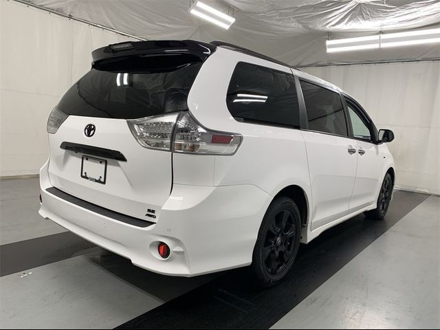 2020 Toyota Sienna SE