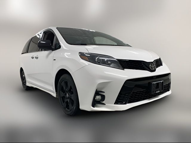 2020 Toyota Sienna SE