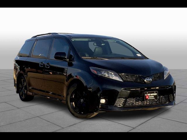 2020 Toyota Sienna SE