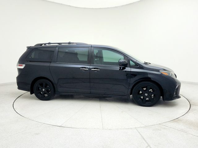 2020 Toyota Sienna SE