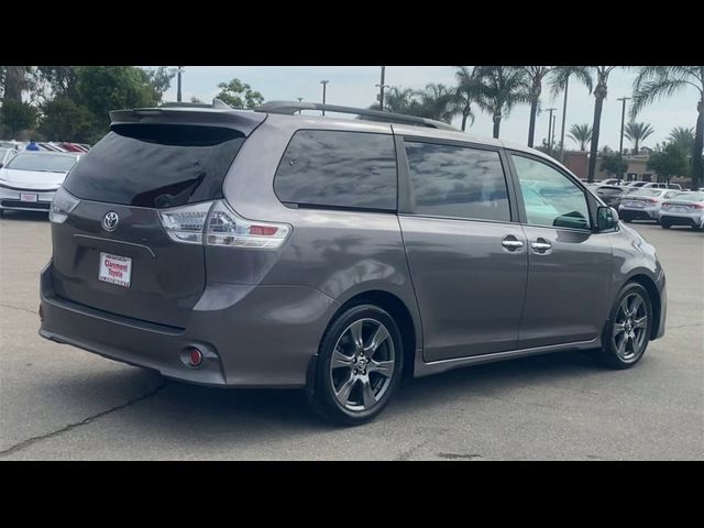 2020 Toyota Sienna SE