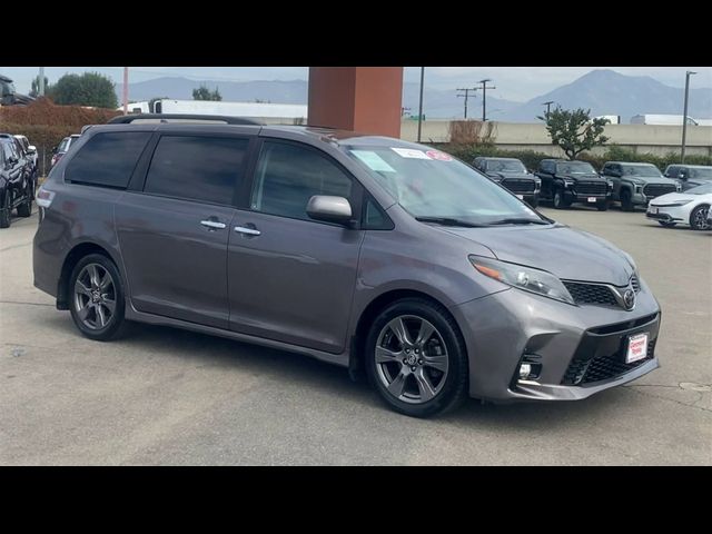 2020 Toyota Sienna SE