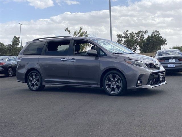 2020 Toyota Sienna SE