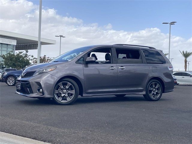 2020 Toyota Sienna SE