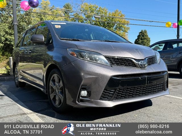 2020 Toyota Sienna SE